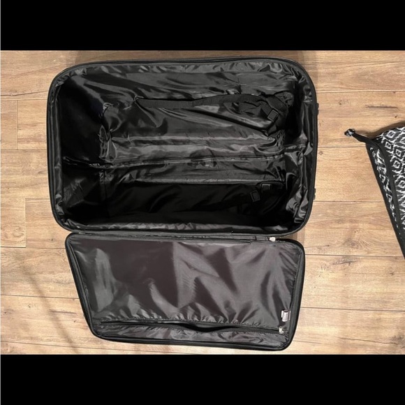 Gently used luggage set - Picture 2 of 3